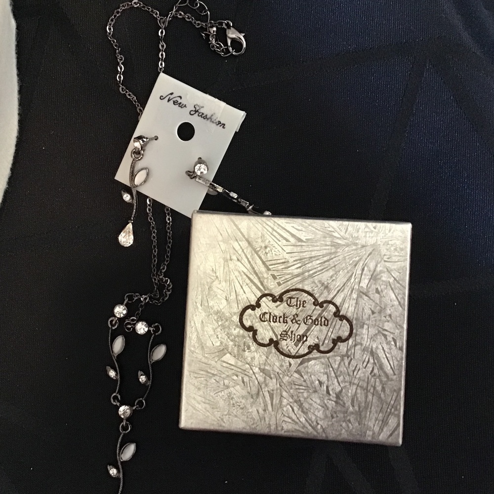 NWOT “New Fashion” Necklace and earring set black color chain and white beading - Picture 10 of 10